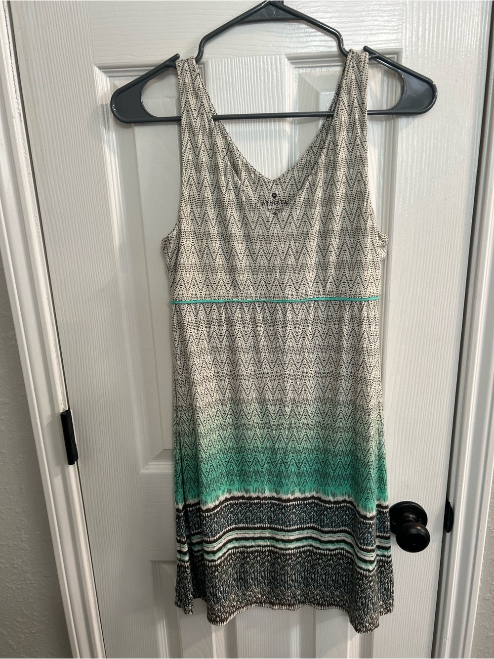 Athleta Santorini 2 V-Neck dress green white ombre stripe print sz small petite